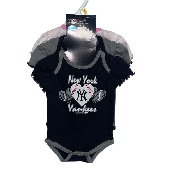 MLB New York Yankees 3-6M 3 piece Onesie set NWT - Picture 1 of 7